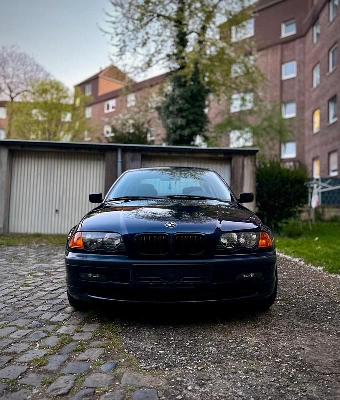 Usado BMW 320 136 HP (100 kW) 2000 Azul Sedan