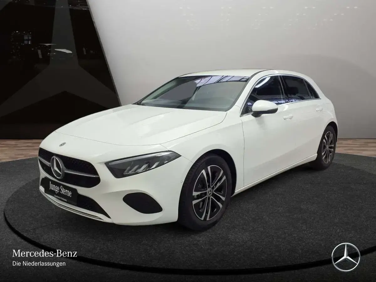 Gebraucht Mercedes A180 Progressive 136 PS (100 kW) 2025 Polarweiß Limousine