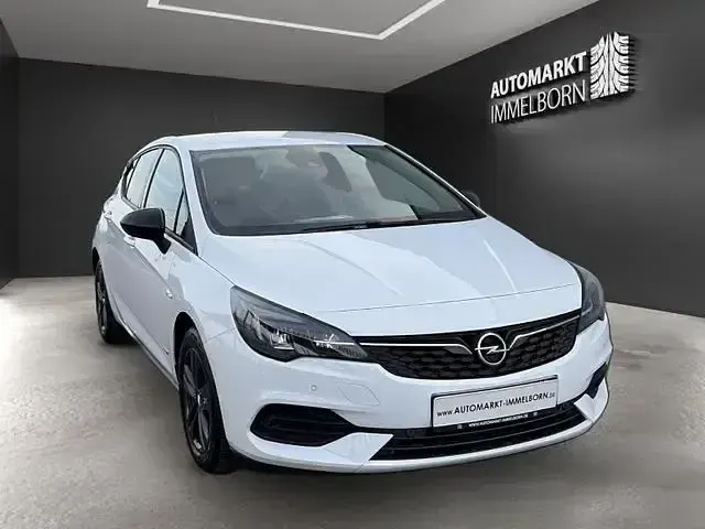 Używany Opel Astra Design & Tech 217 KM (159 kW) 2021 Biały Sedan/Limuzyna