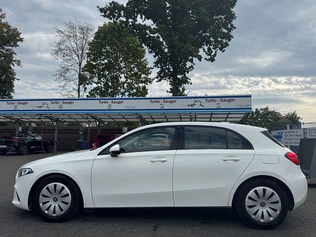 Gebraucht Mercedes A160 109 PS (80 kW) 2019 Weiß Limousine