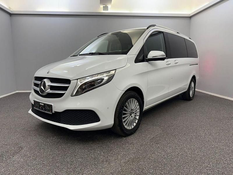 Weiß Gebraucht 2022 Mercedes V220 Edition Van / Kleinbus | 47.299 € (Fairer Preis) - Bild 1/4