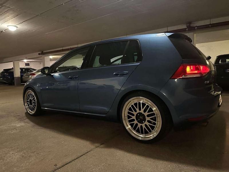 Second-hand VW Golf VII Trendline 105 CP (77 kW) 2013 Albastru Berlinǎ