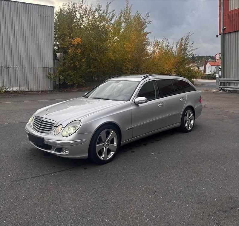 Silber Gebraucht 2004 Mercedes E270 Kombi | 4.299 € (Fairer Preis) - Bild 1/4