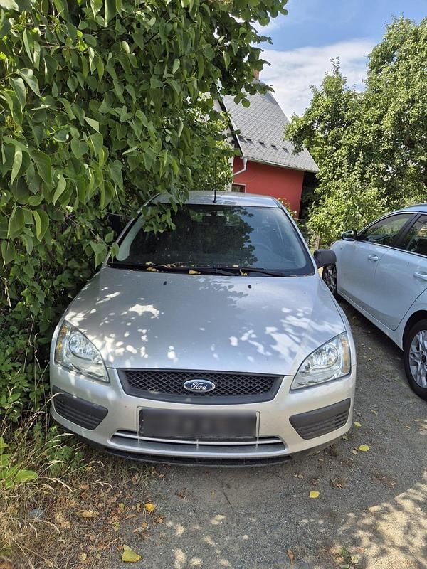 Silber Gebraucht 2006 Ford Focus Kombi | 900 € (Superpreis) - Bild 1/4