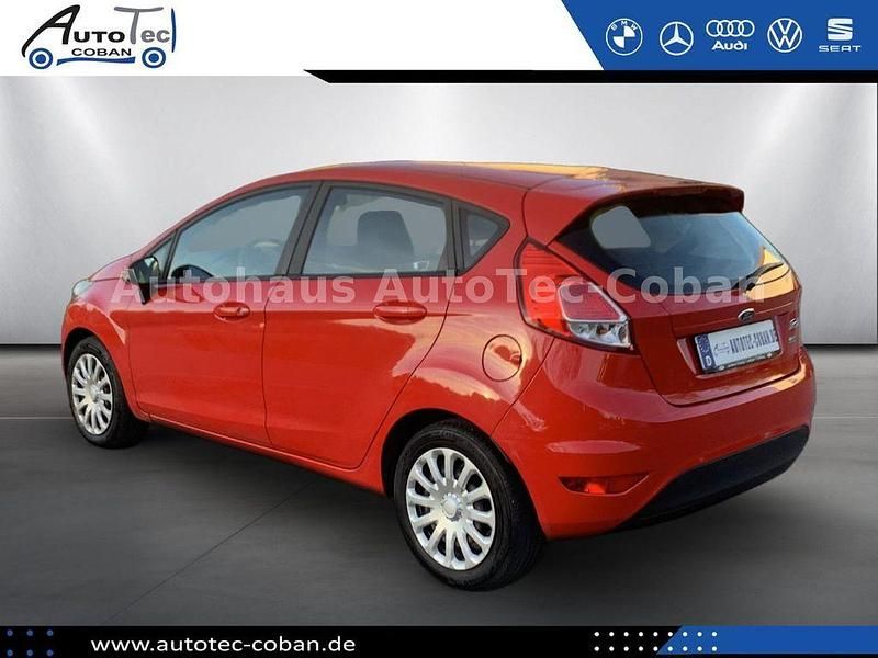 Gebraucht Ford Fiesta Trend 65 PS (47 kW) 2015 Rot Kleinwagen