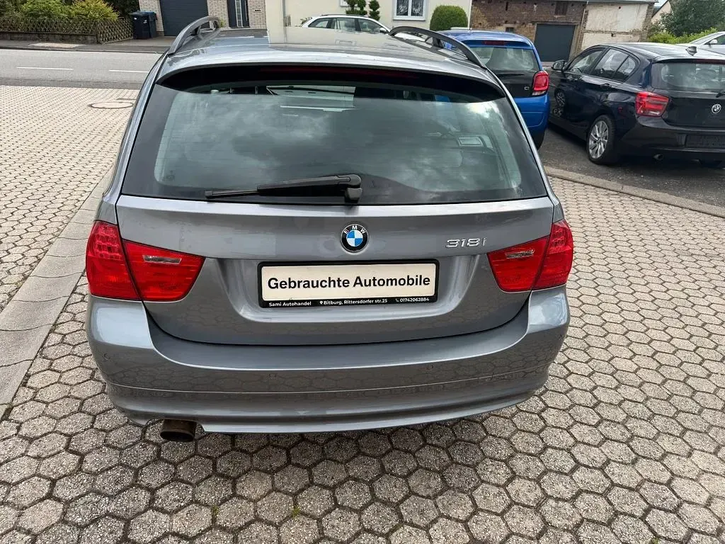 Gebraucht BMW 318 143 PS (105 kW) 2009 Grau Kombi