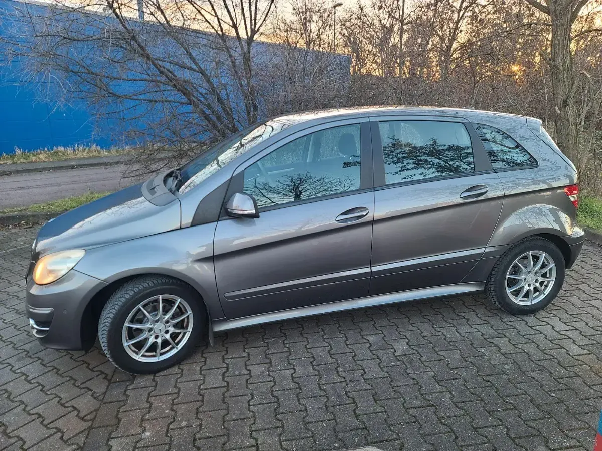 Gebraucht Mercedes B160 70 PS (51 kW) 2010 Silber Kleinwagen