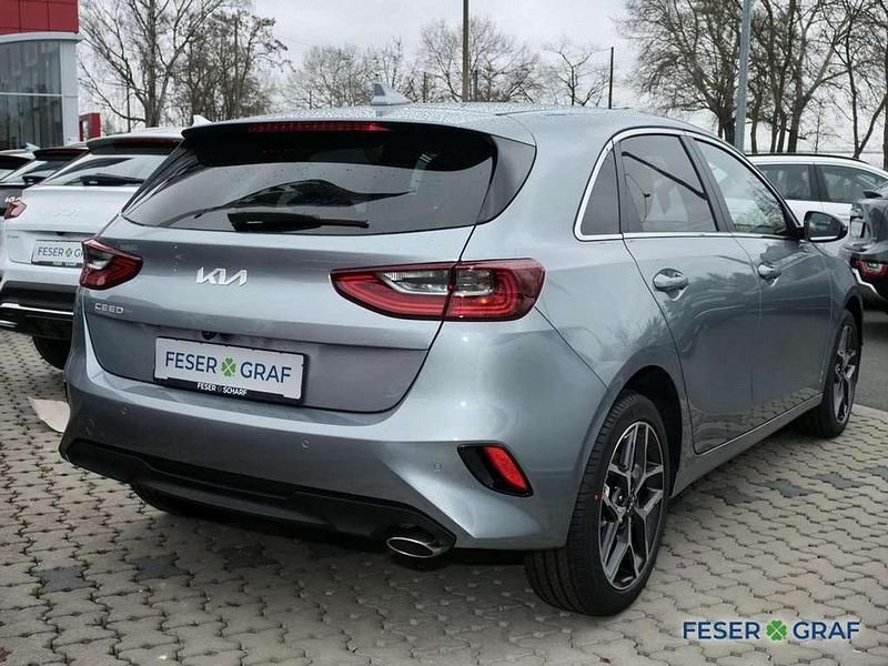 Neu Kia Ceed Style 140 PS (102 kW) 2025 Lunarsilber metallic Kleinwagen