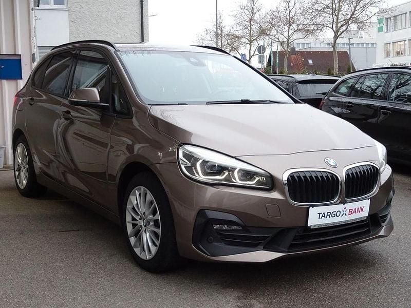Beige Gebraucht 2019 BMW 220 Active Tourer Advantage Van / Kleinbus | 17.950 € (Fairer Preis) - Bild 1/4
