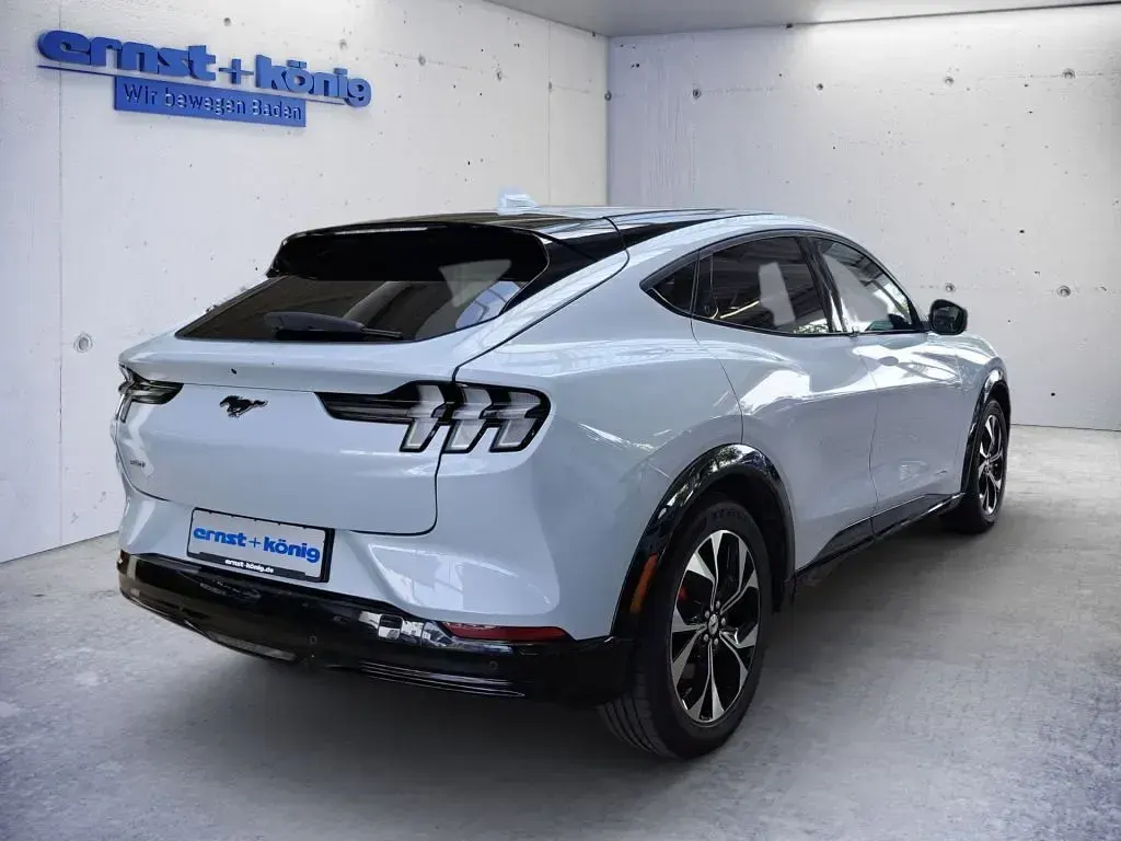 Gebraucht Ford Mustang Mach-E 197 kW (269 PS) 2023 Hell weiß sonderlack SUV