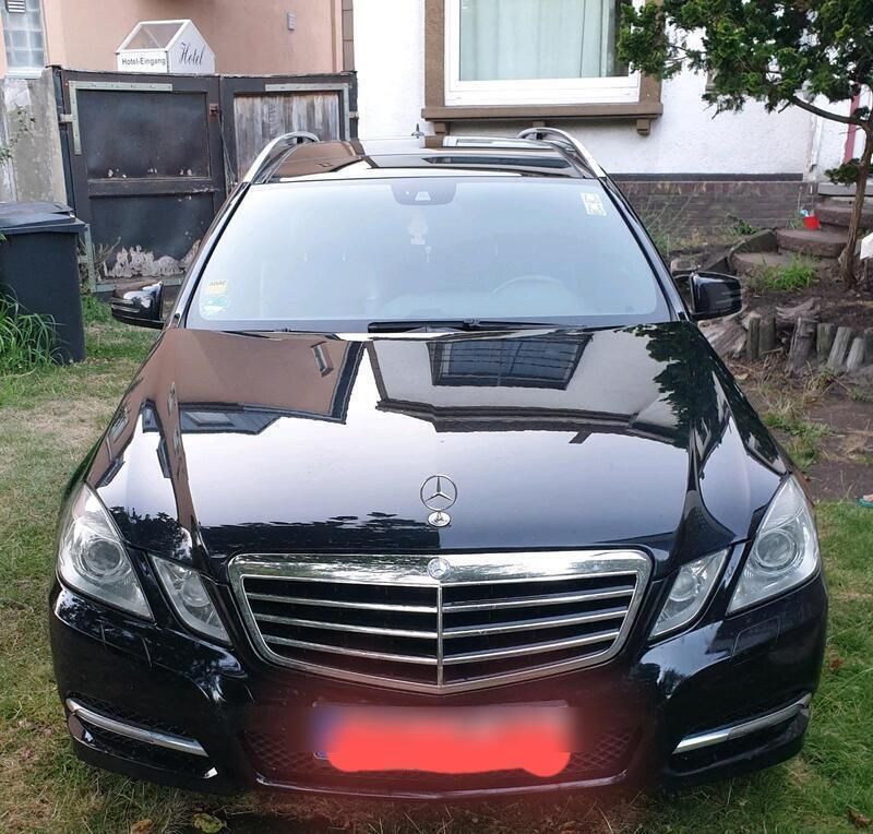 Schwarz Gebraucht 2010 Mercedes E250 Kombi | 7.600 € (Teuer) - Bild 1/4