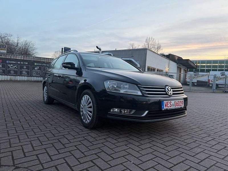 Schwarz Gebraucht 2012 VW Passat Trendline Kombi | 6.800 € (Fairer Preis) - Bild 1/4
