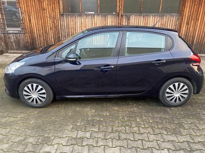 Gebraucht Peugeot 208 68 PS (50 kW) 2016 Kleinwagen