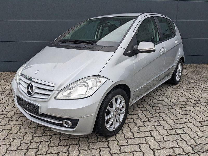 Polarsilber metallic (metallic) Gebraucht 2009 Mercedes A180 Elegance Limousine | 6.380 € (Guter Preis) - Bild 1/4