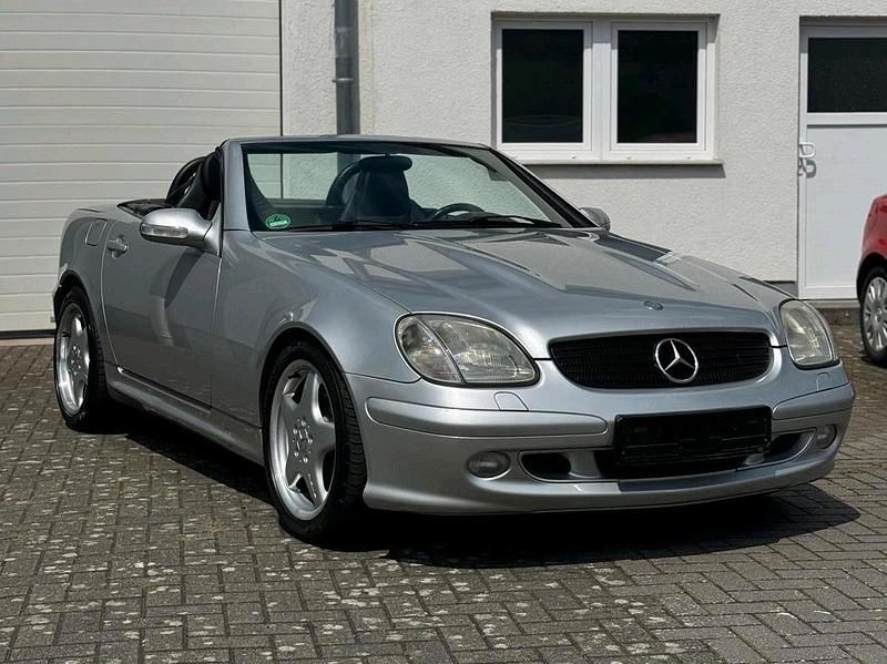 Gebraucht Mercedes SLK320 218 PS (160 kW) 2001 Silber Cabrio