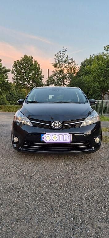 Schwarz Gebraucht 2017 Toyota Verso Multidrive S Van / Kleinbus | 15.990 € (Fairer Preis) - Bild 1/4