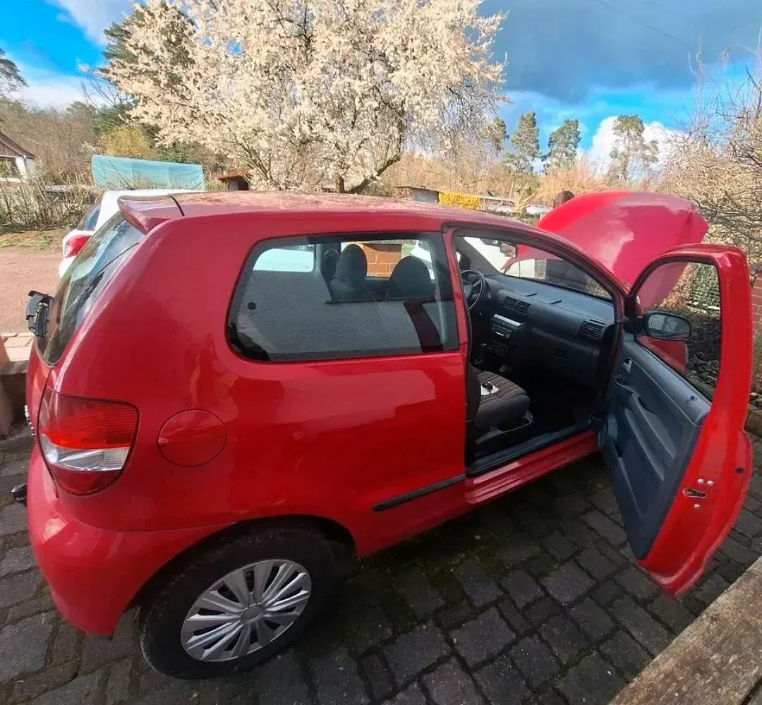 Gebraucht VW Fox 90 PS (66 kW) 2005 Rot Kleinwagen