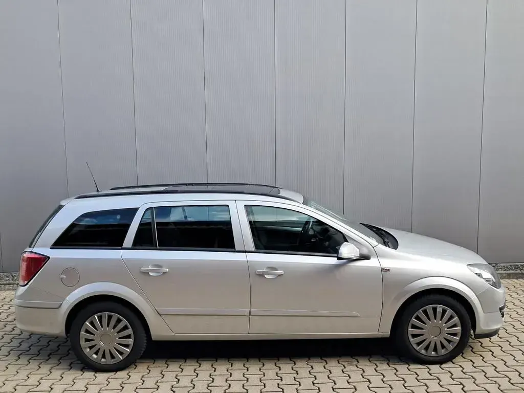 Gebraucht Opel Astra 105 PS (77 kW) 2006 Silber Limousine