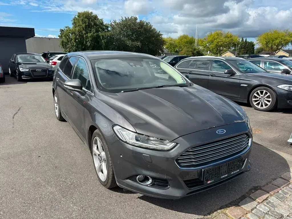 Gebraucht Ford Mondeo Titanium 160 PS (117 kW) 2016 Grau Limousine