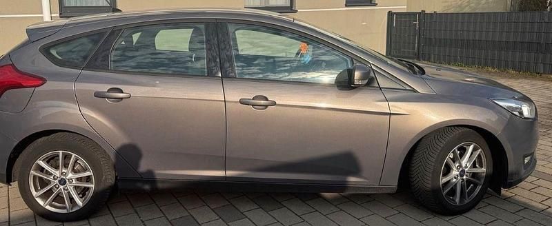 Gebraucht Ford Focus Titanium 125 PS (91 kW) 2015 Beige Limousine