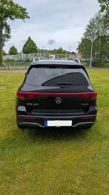 Gebraucht Mercedes EQB300 AMG line 167 kW (228 PS) 2022 Schwarz SUV