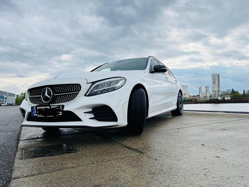 Weiß Gebraucht 2019 Mercedes C200 Limousine | 24.500 € (Guter Preis) - Bild 1/4
