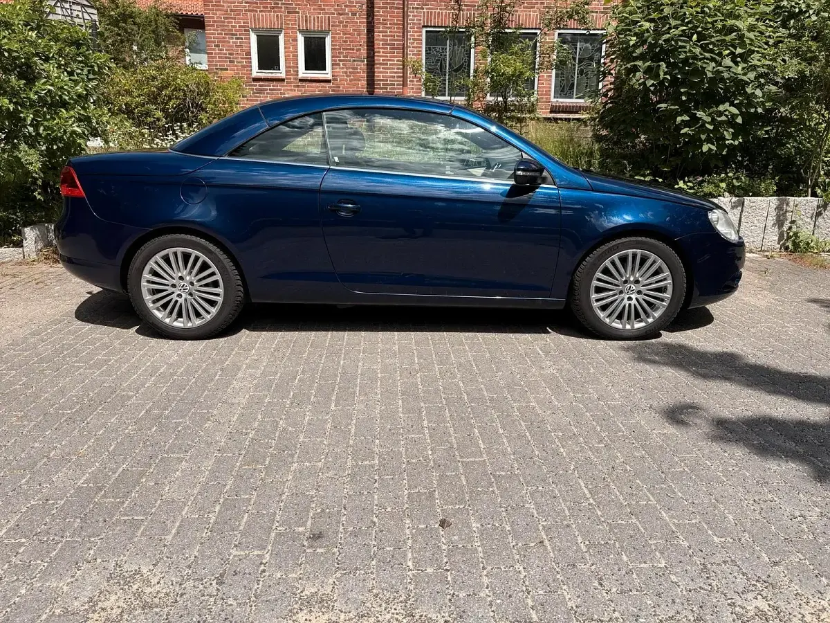 Gebraucht VW Eos 122 PS (89 kW) 2009 Blau Cabrio