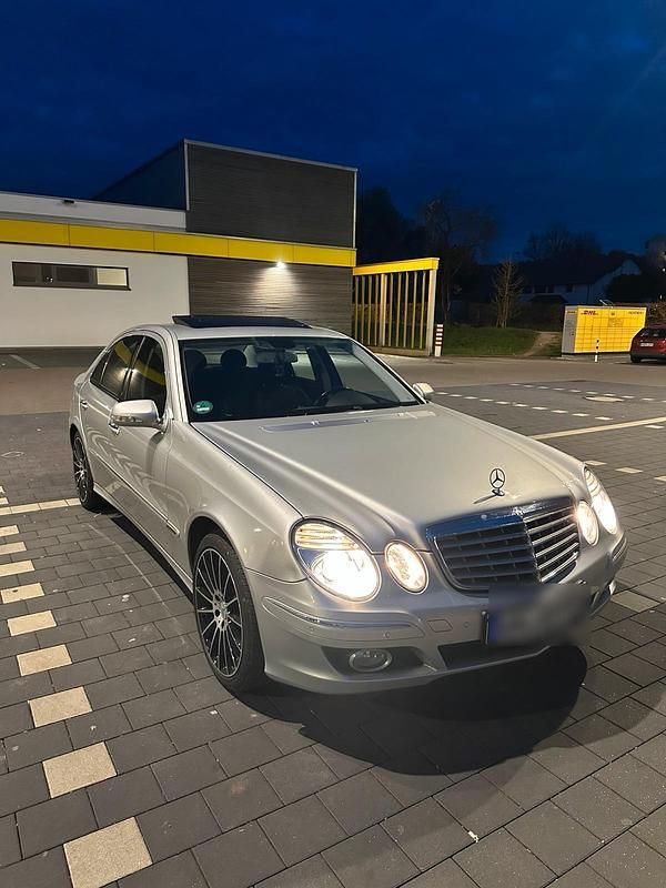 Gebraucht Mercedes E200 184 PS (135 kW) 2007 Grau Limousine