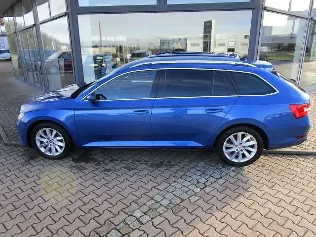 Gebraucht Skoda Superb Ambition 150 PS (110 kW) 2024 Raceblau metallic (metallic) Kombi