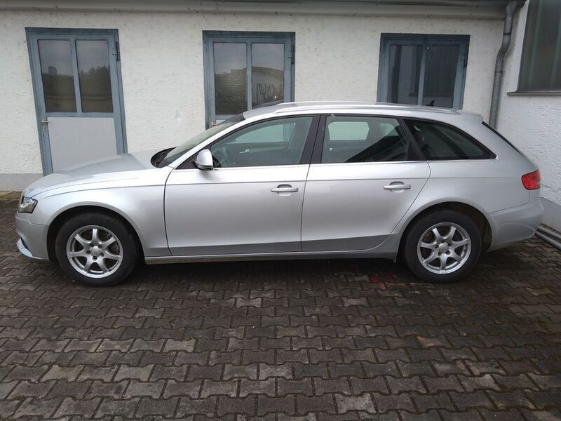 Silber Gebraucht 2008 Audi A4 Attraction Kombi | 4.990 € (Guter Preis) - Bild 1/4