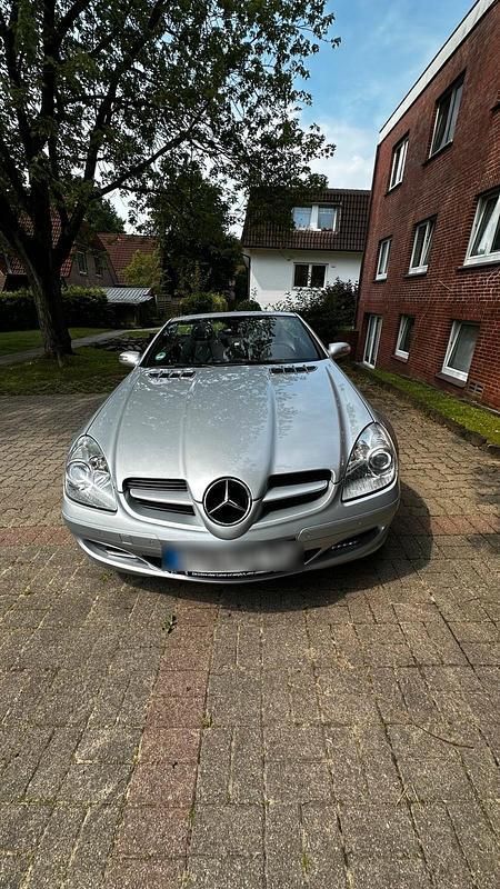 Grau Gebraucht 2006 Mercedes SLK200 Cabrio | 8.600 € (Fairer Preis) - Bild 1/4