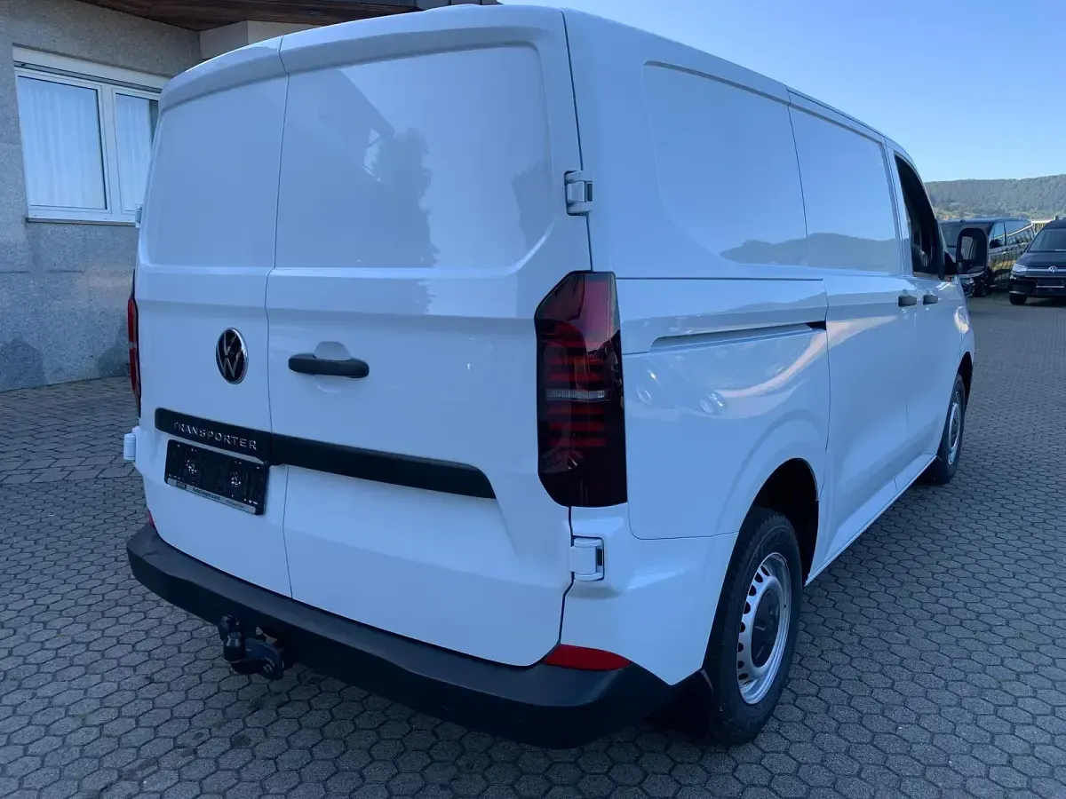 Neu VW T7 150 PS (110 kW) 2026 Clear white Van