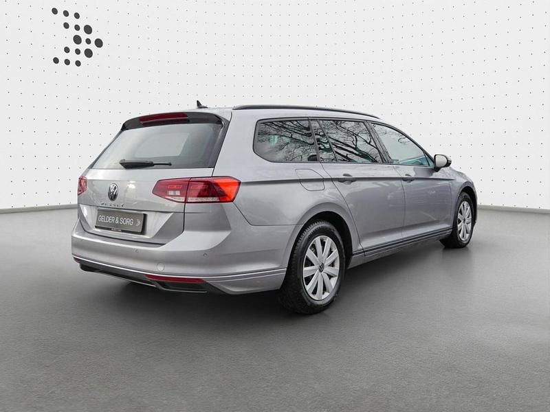Gebraucht VW Passat Basis 150 PS (110 kW) 2021 Pyritsilber metallic Kombi
