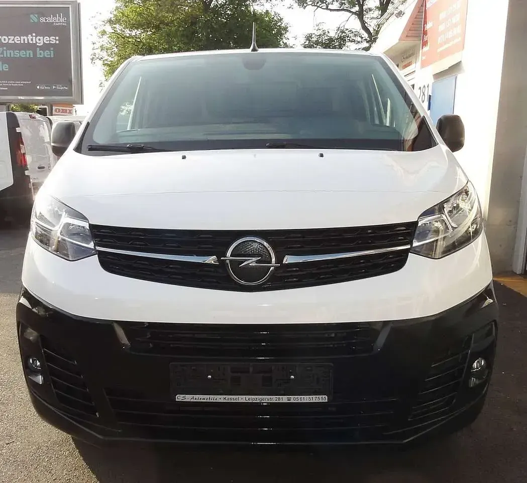 Gebraucht Opel Vivaro-e Combi 122 PS (89 kW) 2022 Weiß Van / Kleinbus