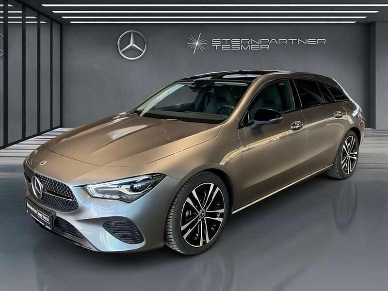 Mountaingrau Gebraucht 2024 Mercedes CLA180 Progressive Limousine | 30.490 € (Fairer Preis) - Bild 1/3