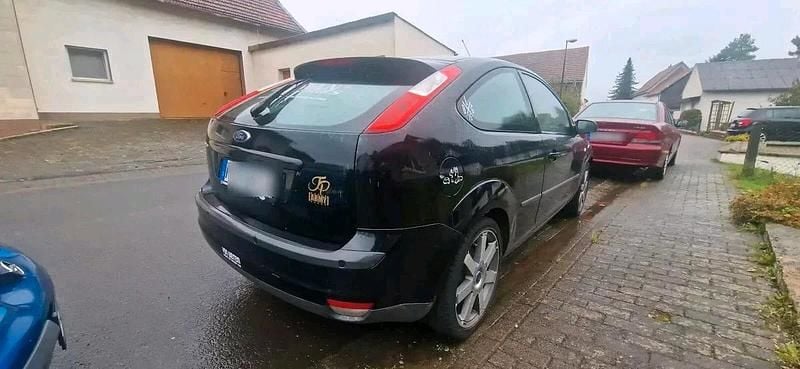 Second-hand Ford Focus 145 CP (106 kW) 2005 Negru Hatchback