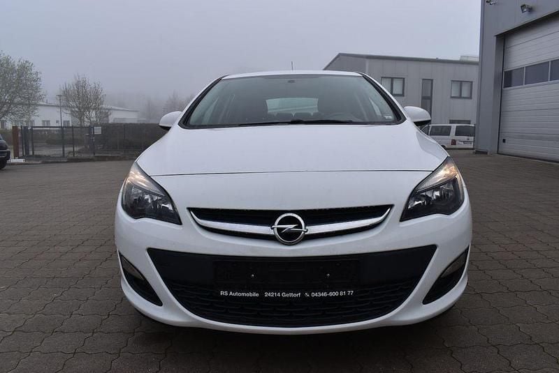 Gebraucht Opel Astra Selection 116 PS (85 kW) 2015 Weiß Limousine