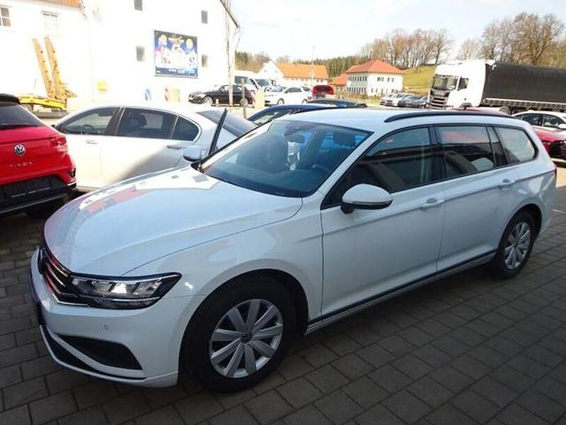 Gebraucht VW Passat Basis 150 PS (110 kW) 2022 Weiß Kombi