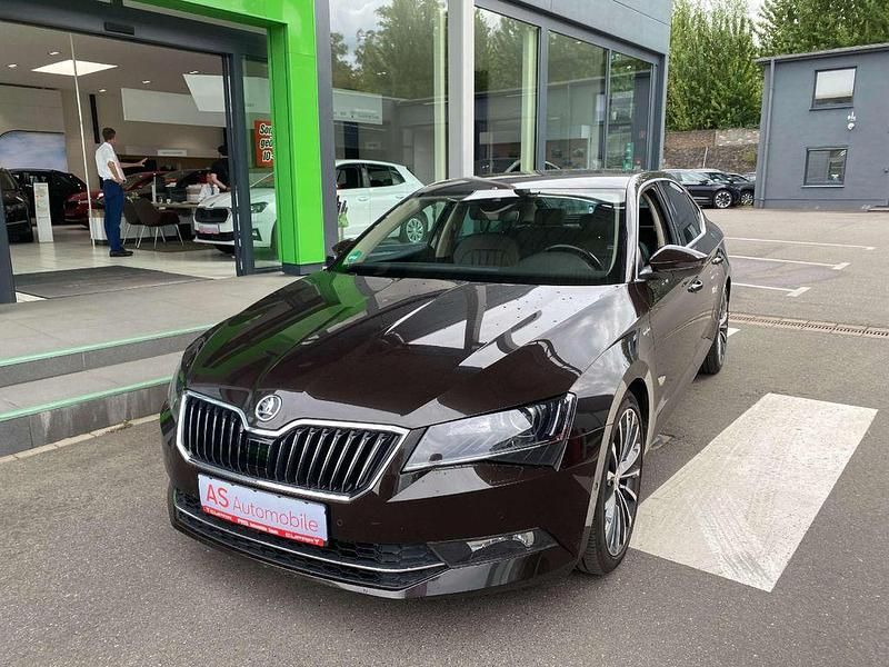 Brown (metallic) Gebraucht 2015 Skoda Superb LAURIN & KLEMENT Limousine | 17.880 € (Fairer Preis) - Bild 1/4