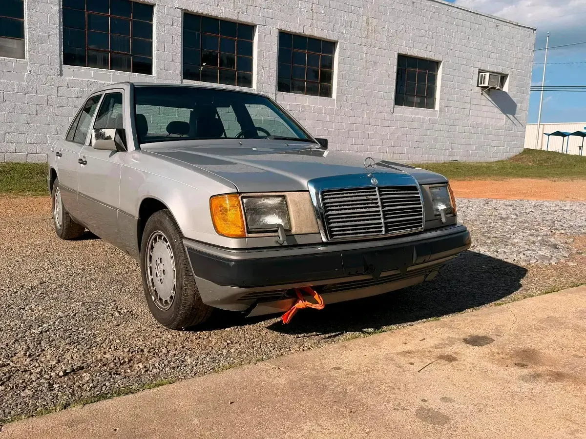Gebraucht Mercedes E300 180 PS (132 kW) 1989 Silber Limousine