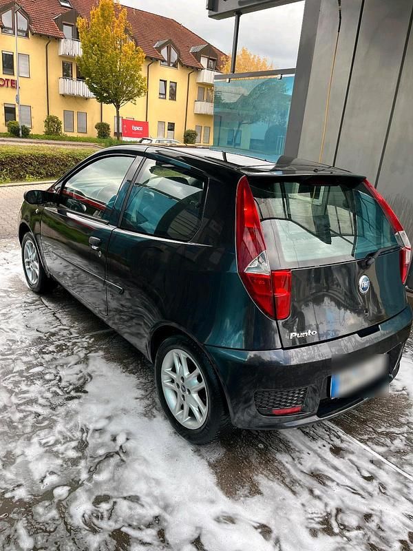Schwarz Gebraucht 2004 Fiat Punto Kleinwagen | 1.700 € (Etwas zu teuer) - Bild 1/4