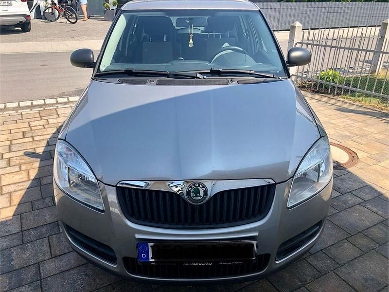 Braun Gebraucht 2009 Skoda Fabia Limousine | 4.500 € (Etwas zu teuer) - Bild 1/4