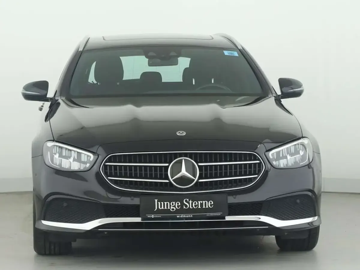 Gebraucht Mercedes E220 Avantgarde 200 PS (147 kW) 2023 Schwarz Limousine