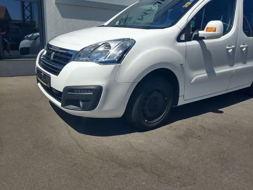 Gebraucht Peugeot Partner Tepee 110 PS (80 kW) 2016 Weiß Van / Kleinbus