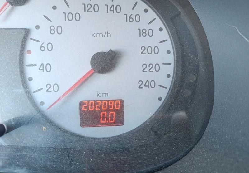 Gebraucht Renault Clio II 75 PS (55 kW) 2000 Grau Limousine