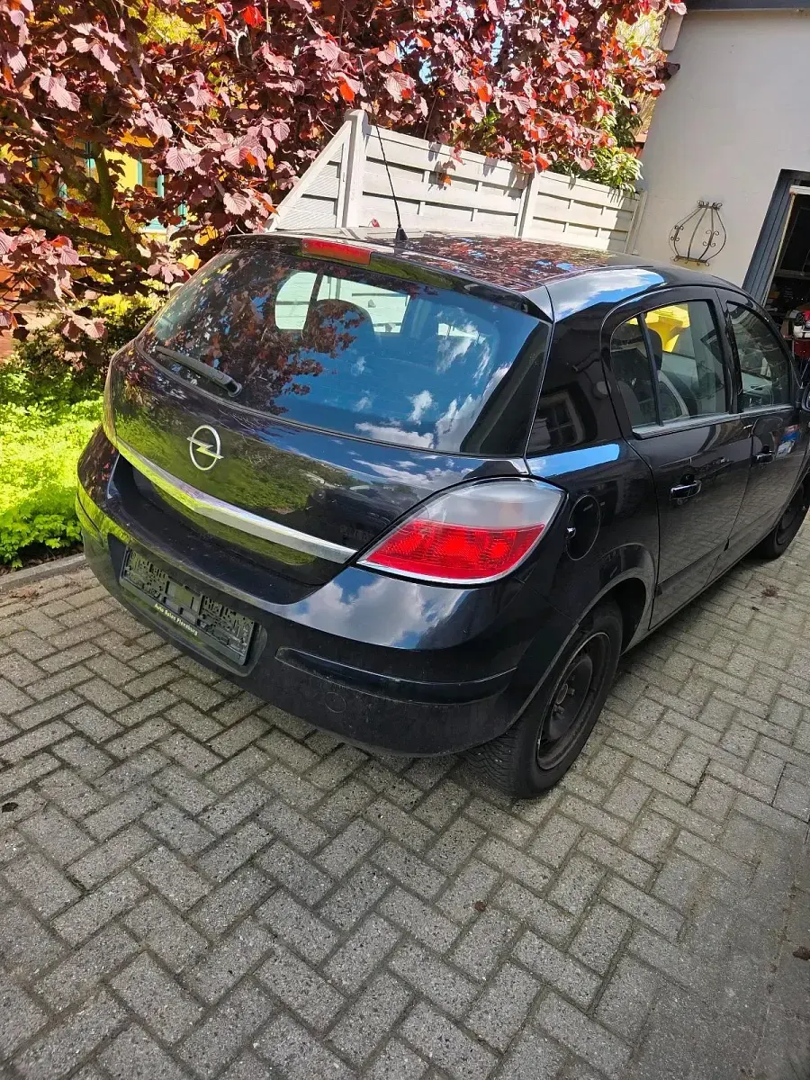 Gebraucht Opel Astra Elegance 105 PS (77 kW) 2005 Schwarz Limousine