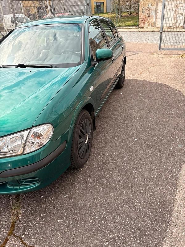 Gebraucht Nissan Almera 90 PS (66 kW) 2001 Grün Kleinwagen