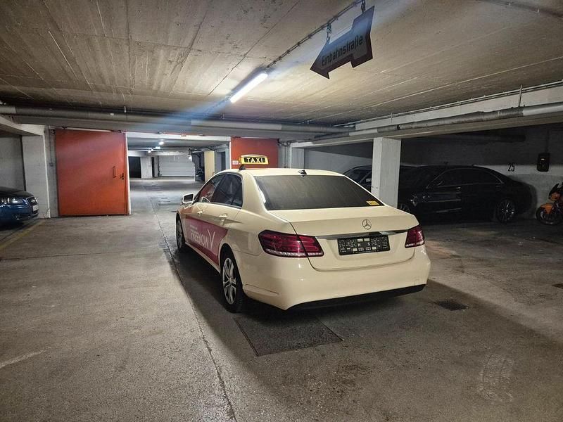 Gebraucht Mercedes E220 170 PS (125 kW) 2015 Gelb Limousine