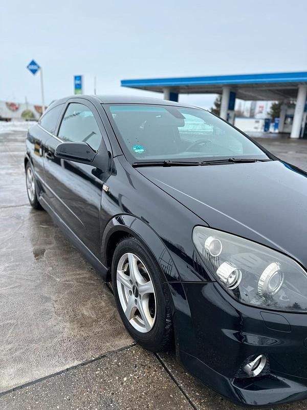 Gebraucht Opel Astra 115 PS (84 kW) 2009 Schwarz Coupé