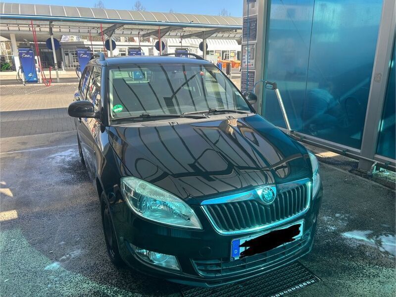 Schwarz Gebraucht 2011 Skoda Fabia Ambiente Kombi | 3.800 € (Fairer Preis) - Bild 1/4